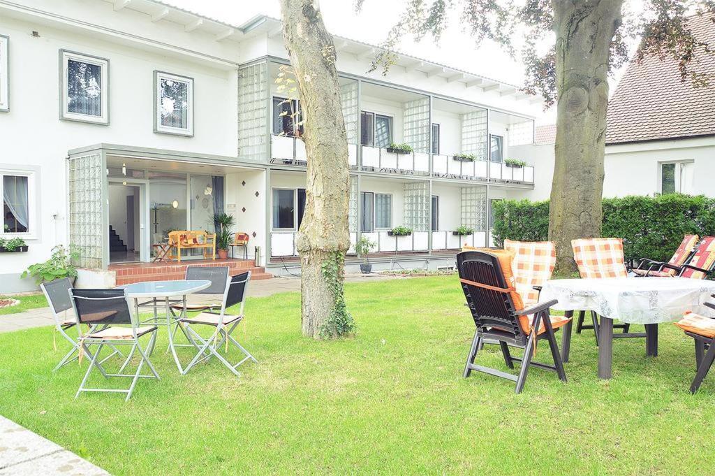 Hotel Hofgarten Bad Buchau Exterior photo
